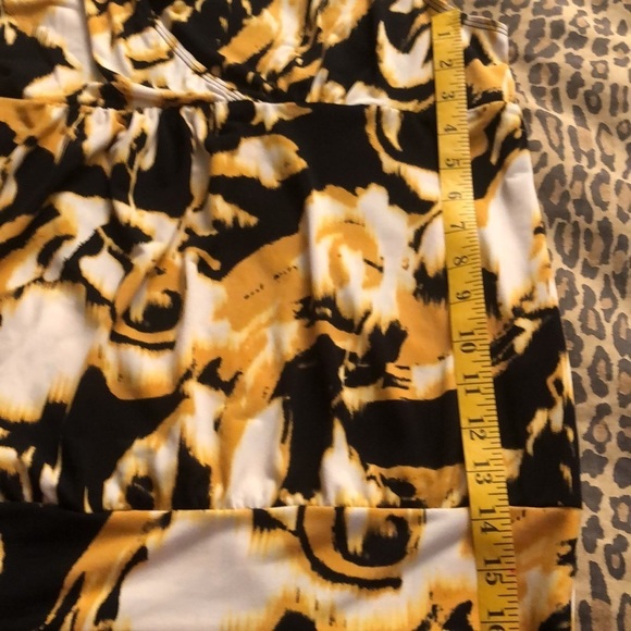 AGB x-large yellow print sleeveless V-Neck banded bottom - Picture 6 of 9
